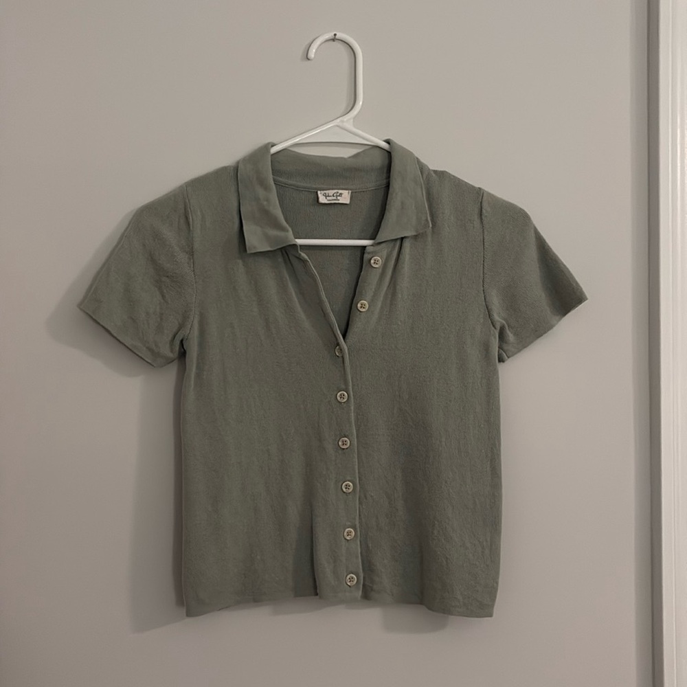 J galt green button up crop top